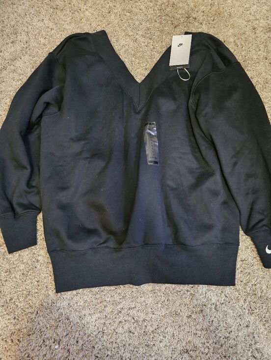 Nike Tops - Nike Vneck Sweatshirt Sz S Nwt